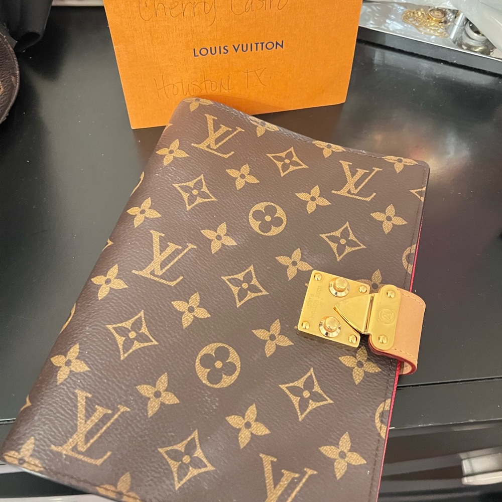 Louis Vuitton planner MM